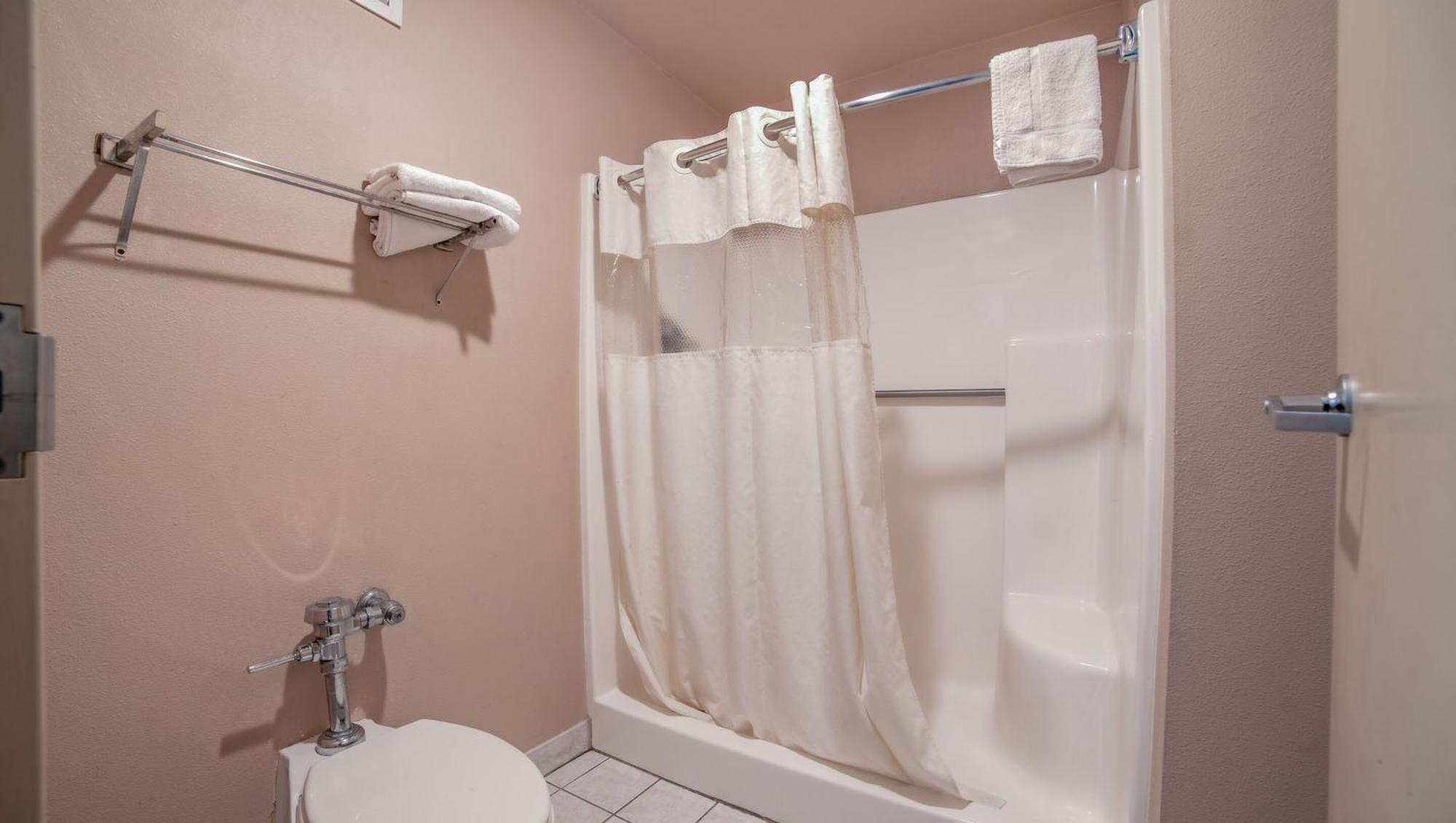 Mayfair Inn Williamston Ngoại thất bức ảnh