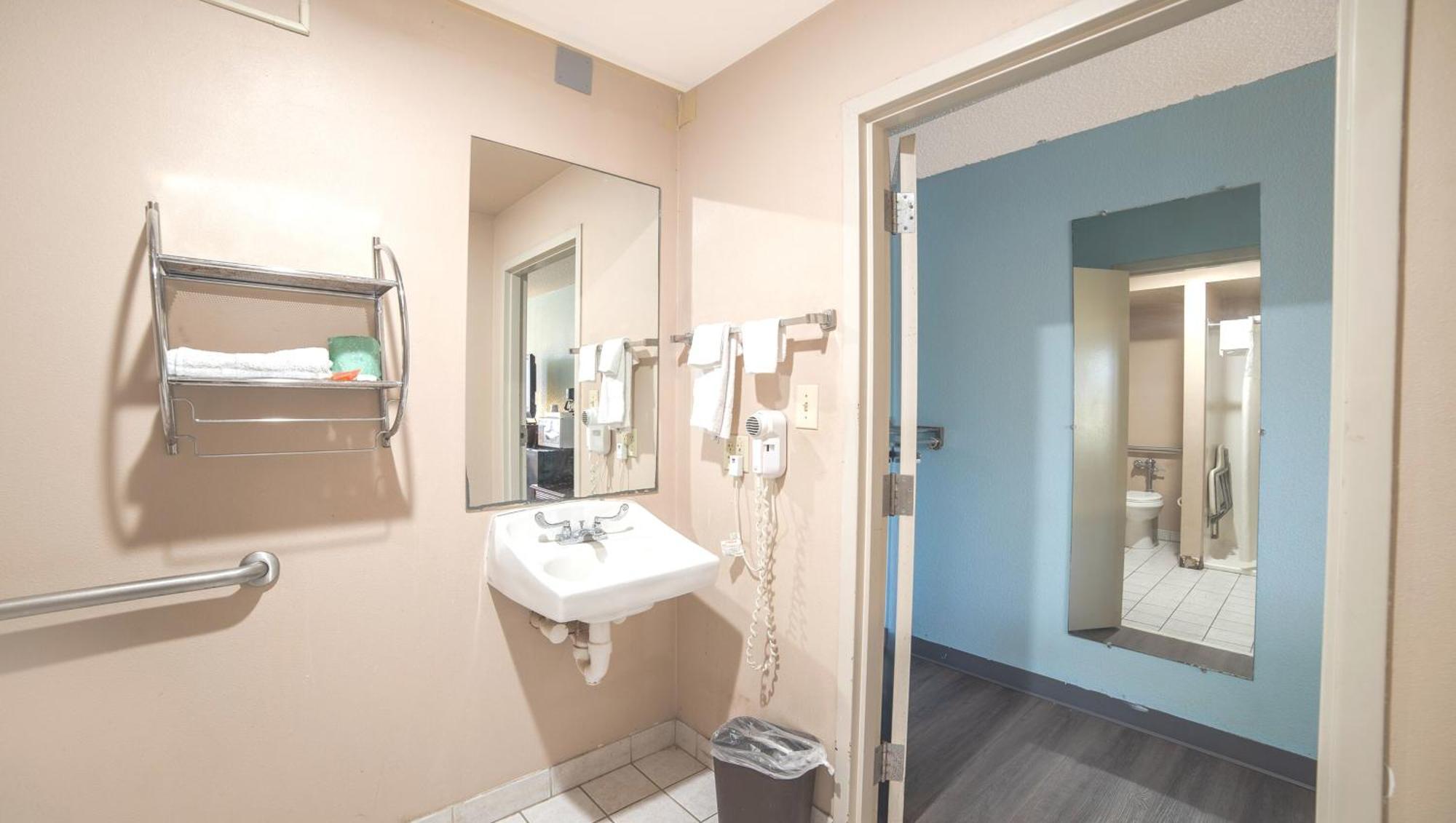 Mayfair Inn Williamston Ngoại thất bức ảnh
