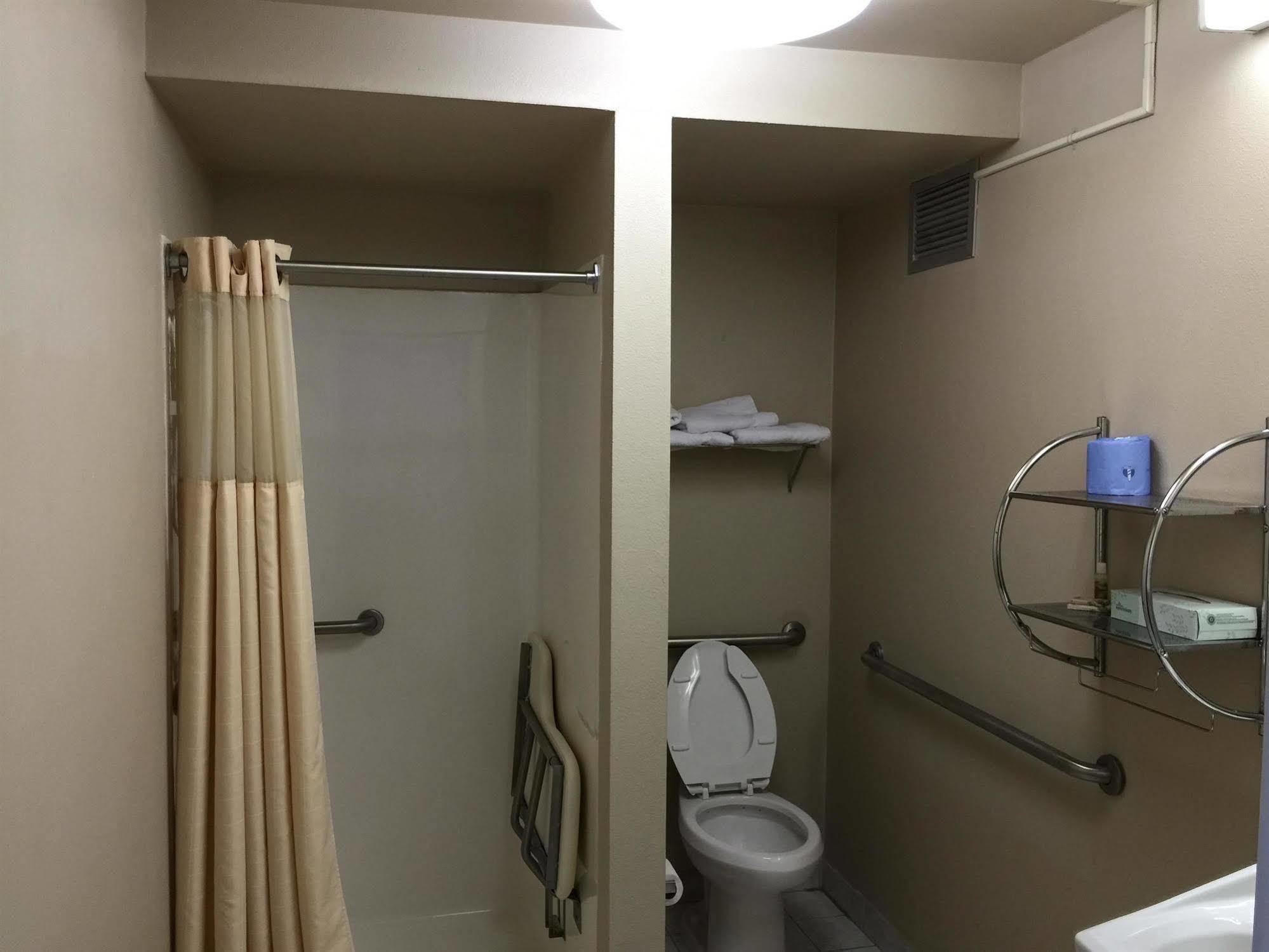 Mayfair Inn Williamston Ngoại thất bức ảnh