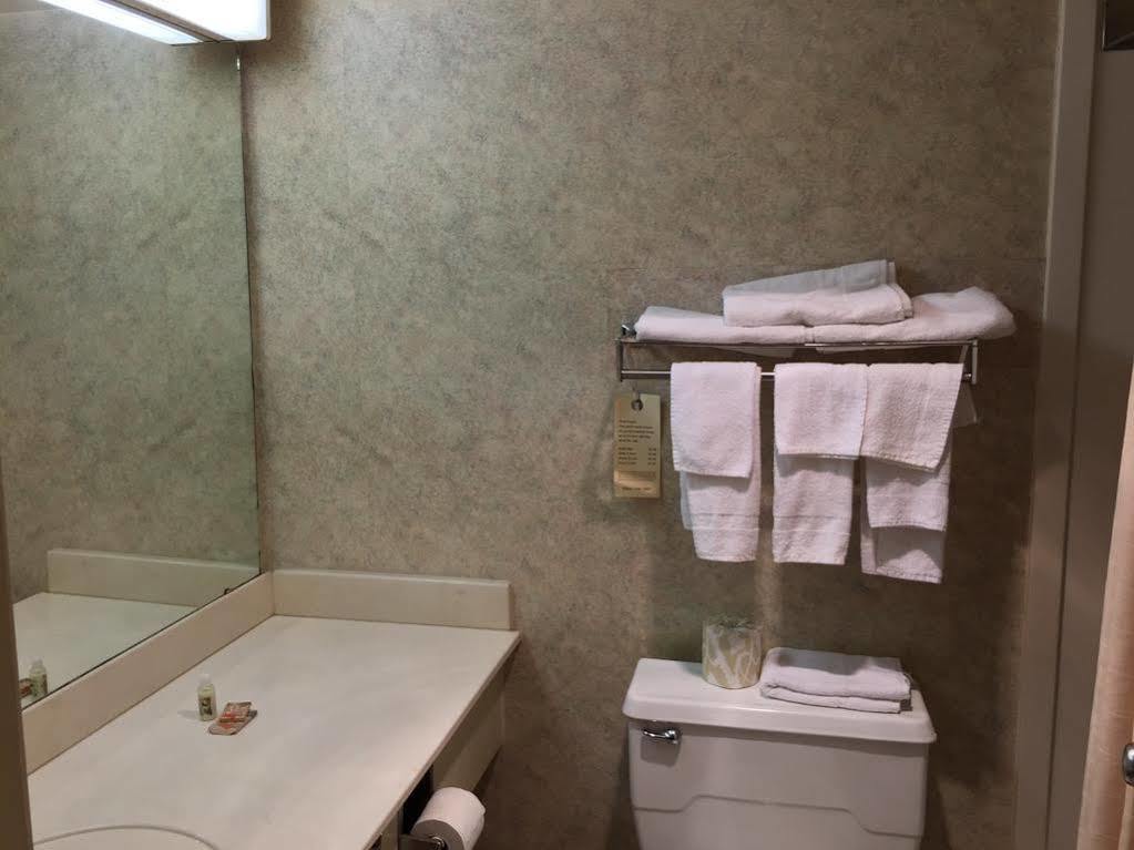Mayfair Inn Williamston Ngoại thất bức ảnh