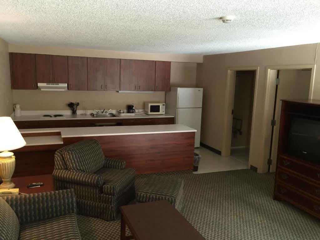 Mayfair Inn Williamston Ngoại thất bức ảnh
